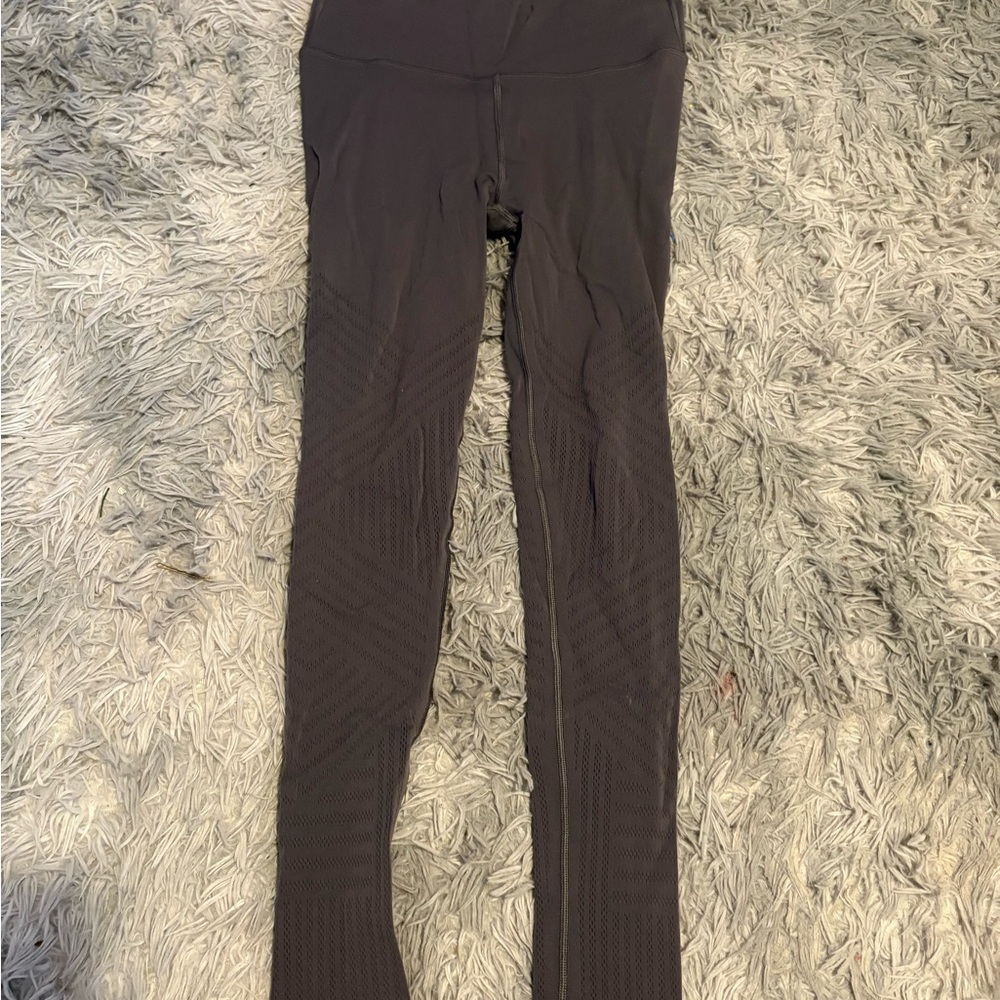LULULEMON Dark Gray Textured Leggings size: 6 (never worn)